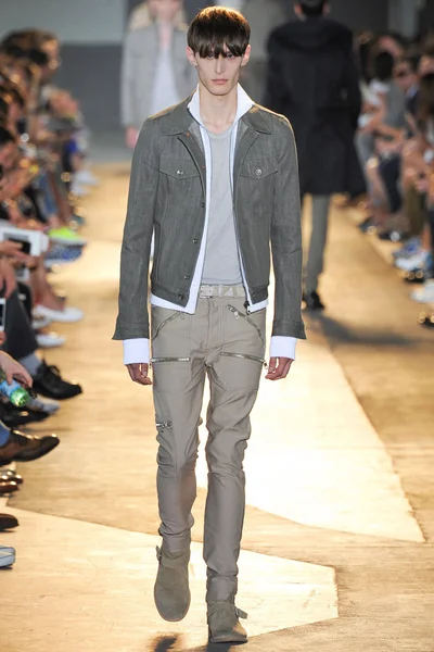 Look 13